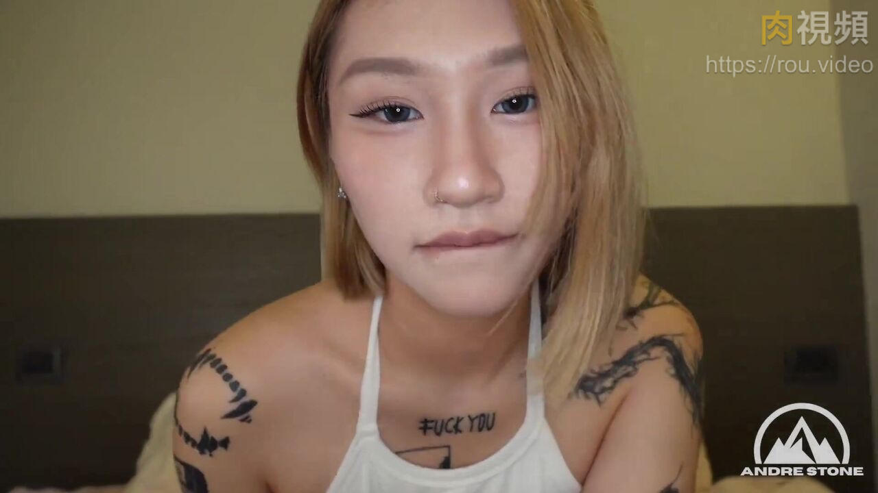 身材丰满白晢港女被强壮黑巨棒深喉猛操小穴 样子非常享受 香港